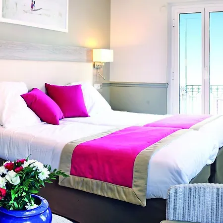 Bleues Royal Westminster Szálloda 3*