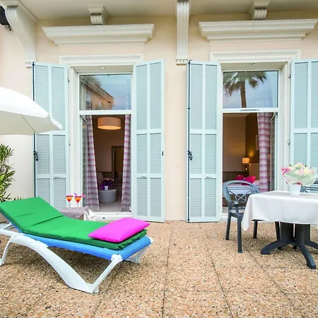 Bleues Royal Westminster Szálloda 3*